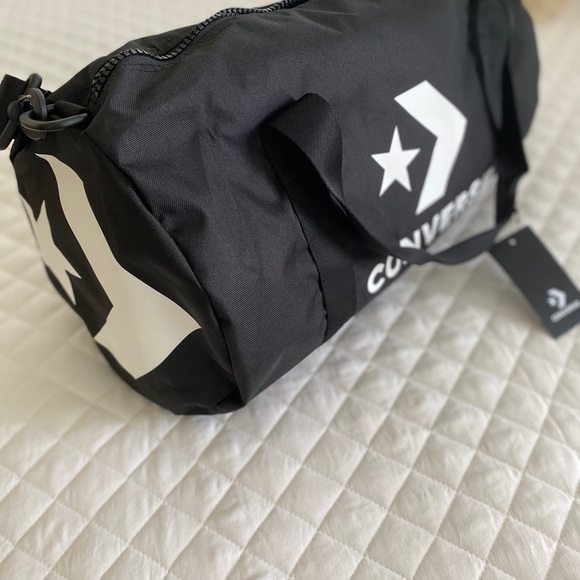 NWT Duffle bag with crossbody strap - Picture 4 of 7